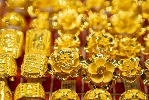 VIP Tin 24/7: Vàng Nhẫn 9999: Vàng nhẫn điều chỉnh bất cân xứng với biên độ giảm từ 50.000-200.000 đồng, chênh lệch với vàng miếng mất mốc 13 triệu đồng
