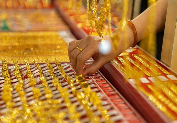 VIP Tin 24/7: Vàng Nhẫn 9999: Tăng/giảm trái chiều trong biên độ hẹp, vàng nhẫn bỏ xa giá vàng thế giới gần 3 triệu đồng