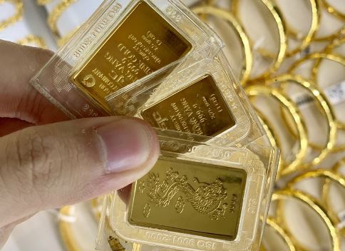 VIP Tin 24/7: Phản ứng trước đà giảm của vàng thế giới, SJC rớt về mức thấp nhất hơn 1 tháng. Chênh lệch mua – bán ổn định dưới 1 triệu đồng