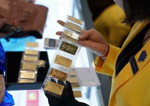VIP Tin 24/7: Vàng giảm khi báo cáo lạm phát của Mỹ sắp được công bố, SJC giữ vững mức chênh với vàng thế giới ở gần mốc 14 triệu đồng