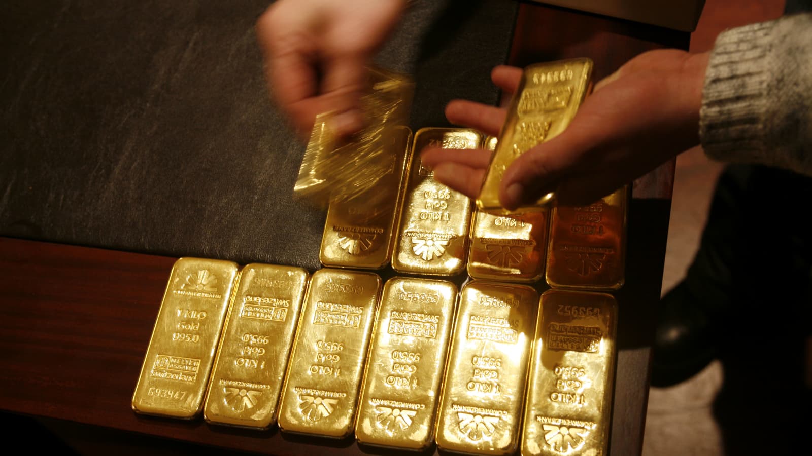 VIP Tin 24/7: Sau 3 tháng bán ròng, NHTW Kazakhstan ‘quay xe’ gom 3,9 tấn vàng đầu năm