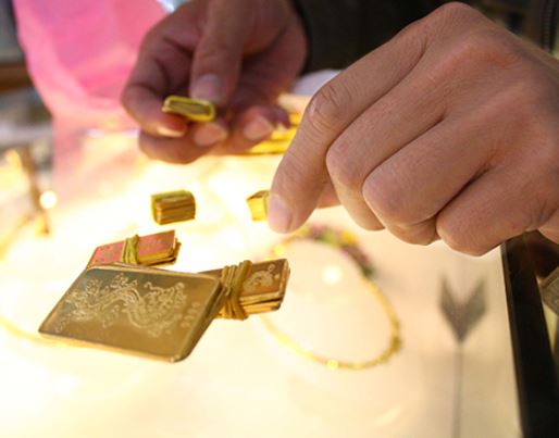 VIP Tin 24/7: SJC vẫn bị ‘trói chân’ tại mốc 67 triệu đồng dù vàng thế giới đã vượt 2.010 USD