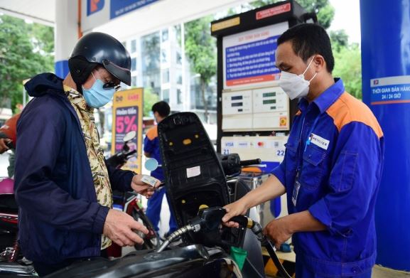 Giá xăng dầu đồng loạt giảm mạnh hơn 1.000 đồng mỗi lít